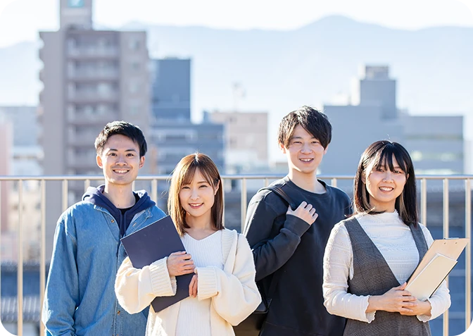 スタッフ男女4人
